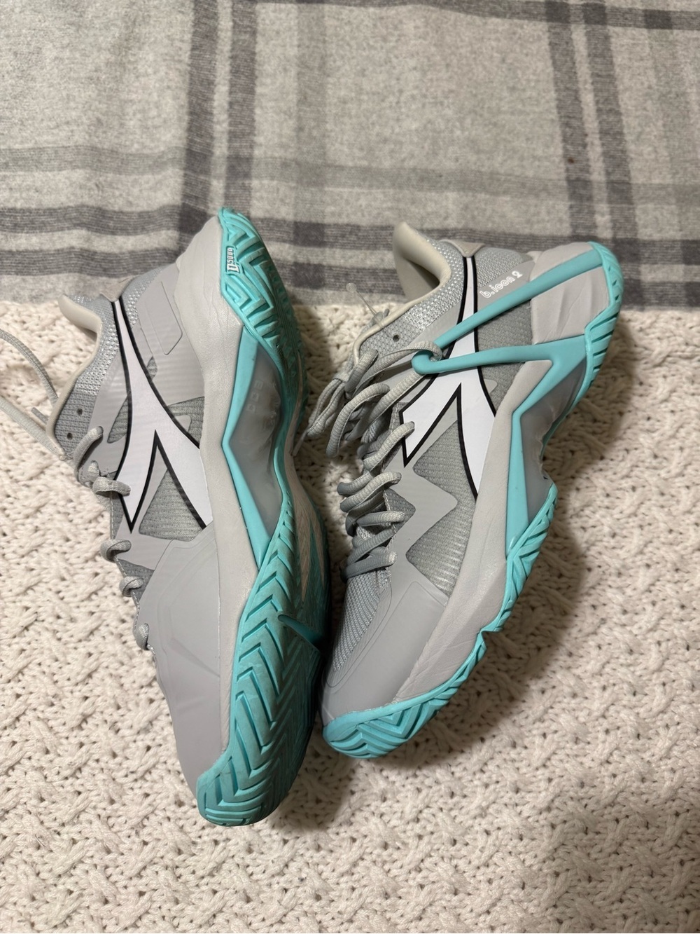Diadora B.Icon 2 W AG (Women 9 Sneakers with Teal Accent - Breathable Comfort